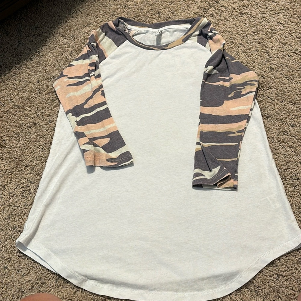 Z supply size small white 3/4 length t shirt with camo